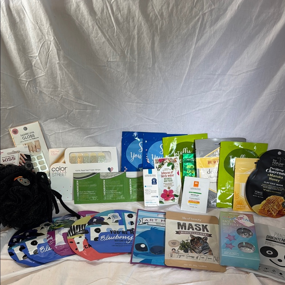 26p Assorted Skincare and Beauty Set - Picture 1 of 10
